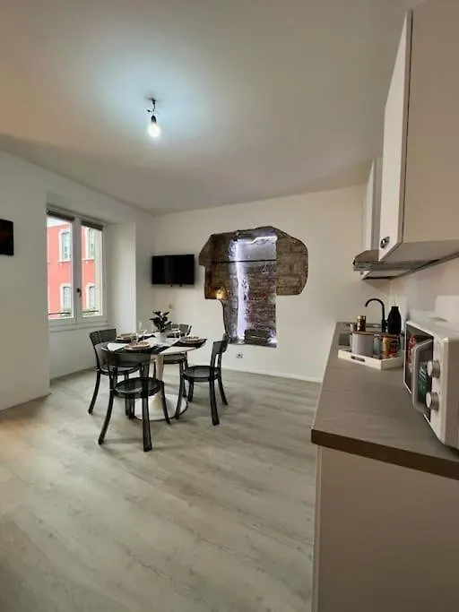 History Luxury Central Apartment By Revenue House Como 0*,  Italy