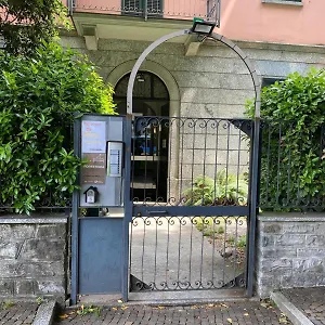 Pensjonat Gira, Como