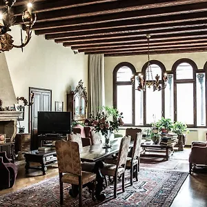 Palazzo Altinate - Note Di Piano , Padova Italy