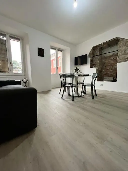 History Luxury Central Apartment By Revenue House Como Italy