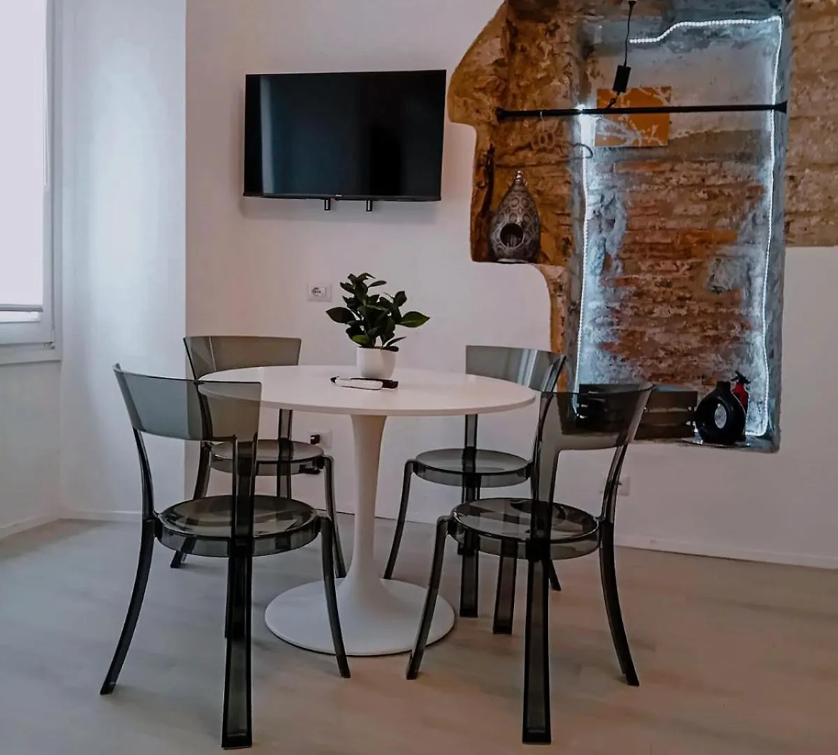 History Luxury Central Apartment By Revenue House Como